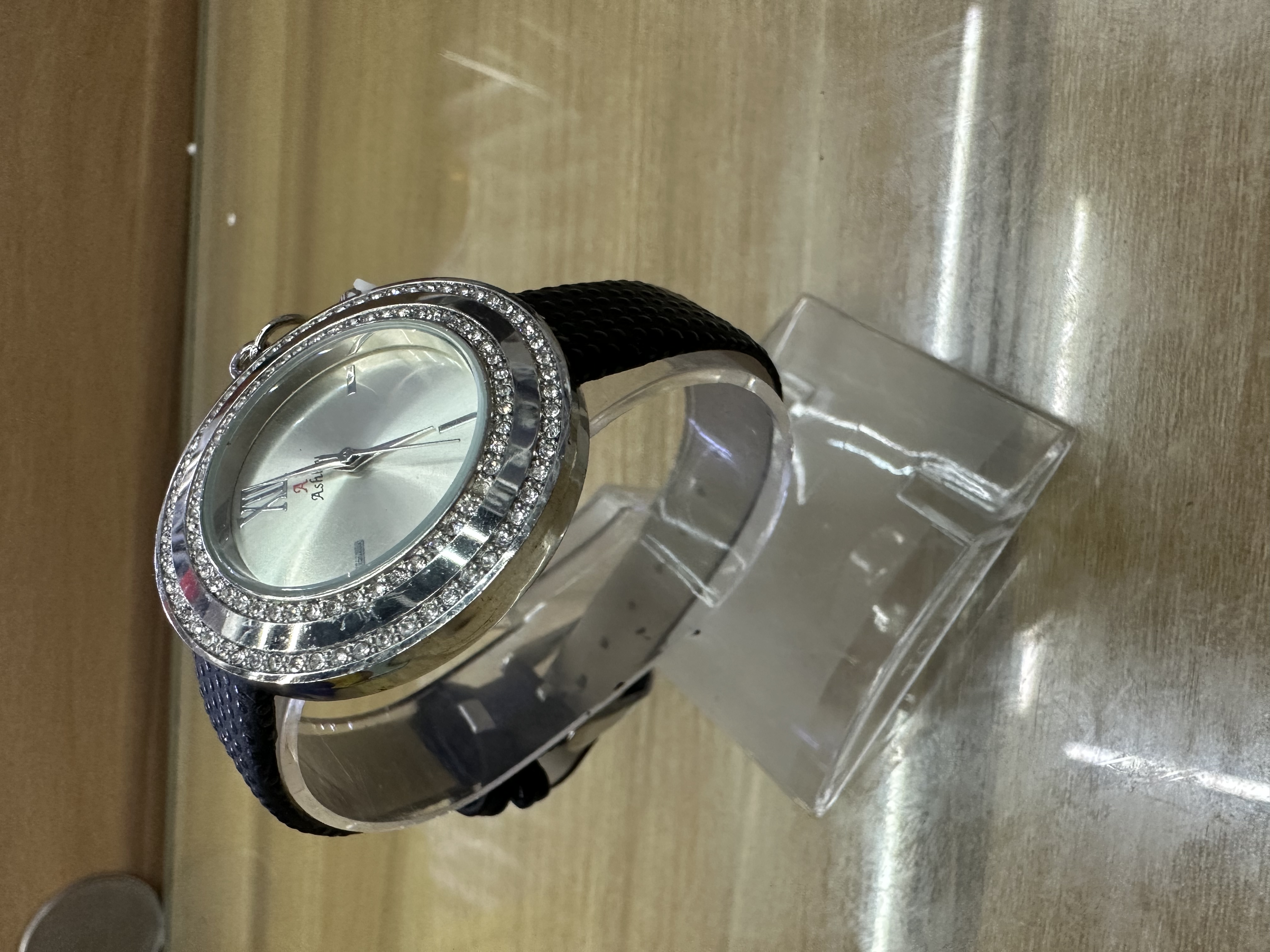 2024 Fashionable women's watch: Unique electronic watch, exquisite watch, personalized and trendy accessory