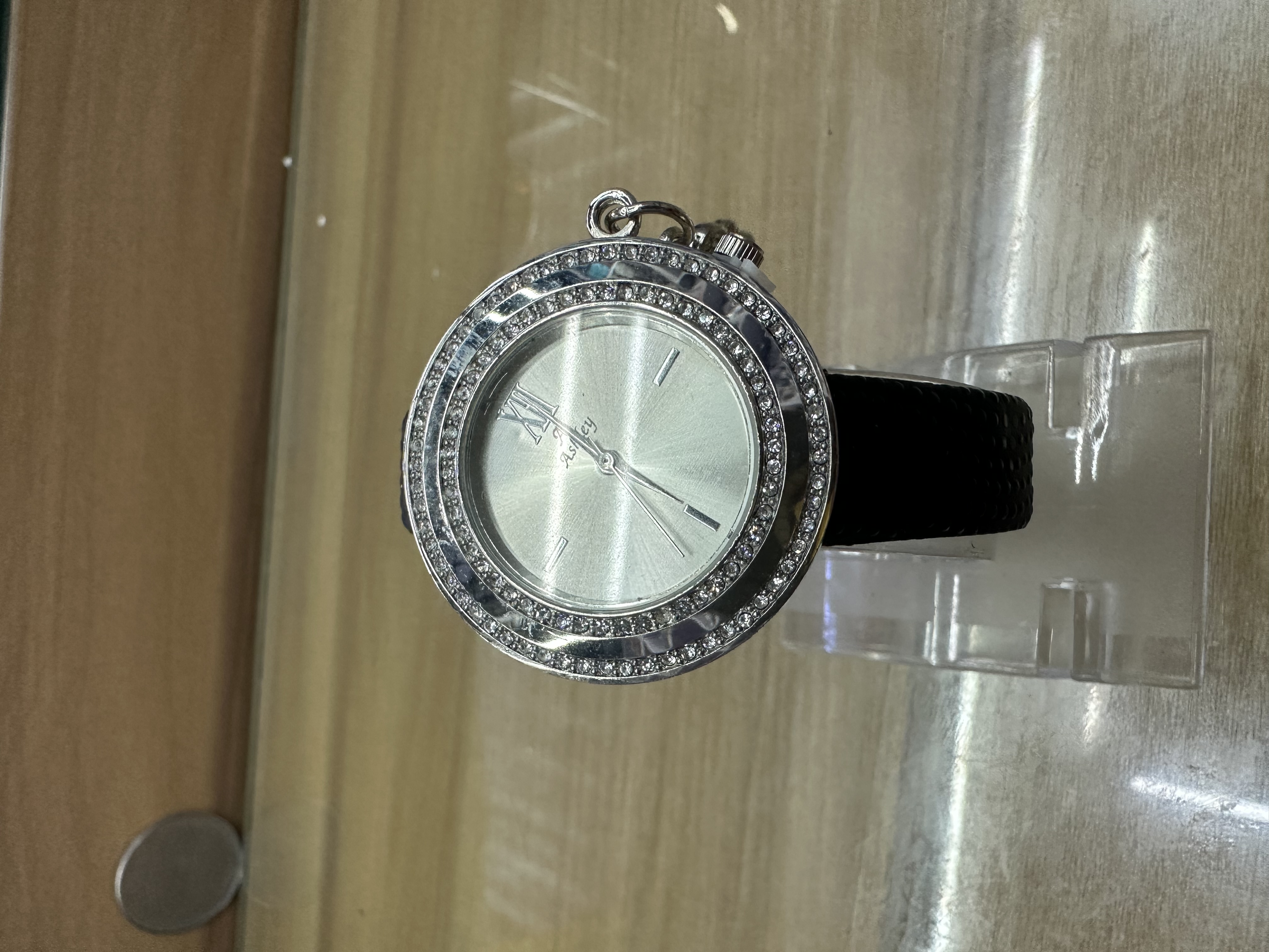 2024 Fashionable women's watch: Unique electronic watch, exquisite watch, personalized and trendy accessory Specification image