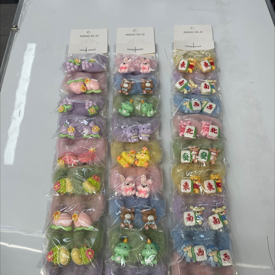 Ladies and children's headwear, hair ties, hair accessories, cute, unique, beautiful and elegant. Leather bands and hair ties can easily create romantic hairstyles. Headwear, hair ties