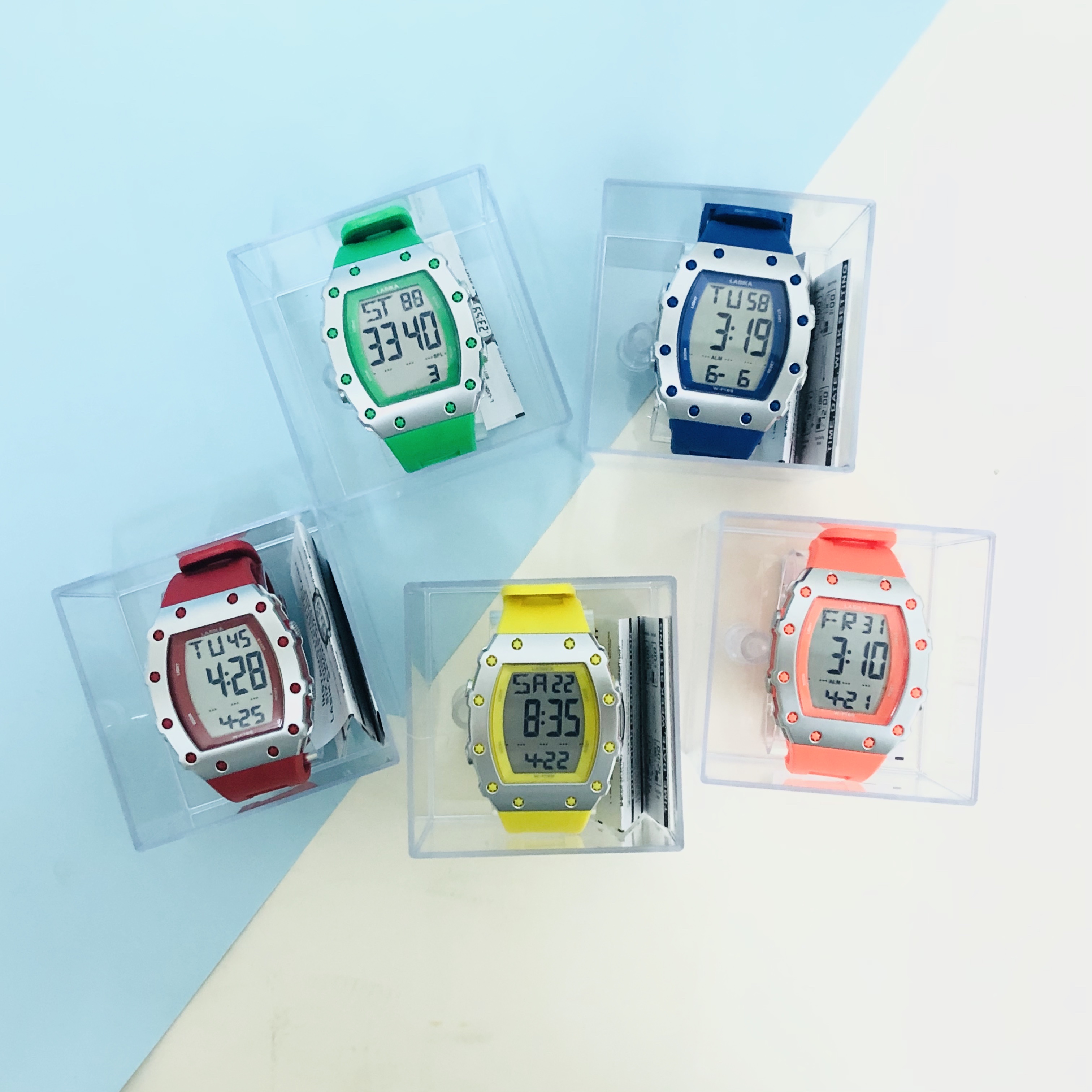 2024 Fashion Mechanical Monster Alien Spaceship Watch for Women, Electronic display precise Timing Watch, personalized and trendy accessory Application Scenario