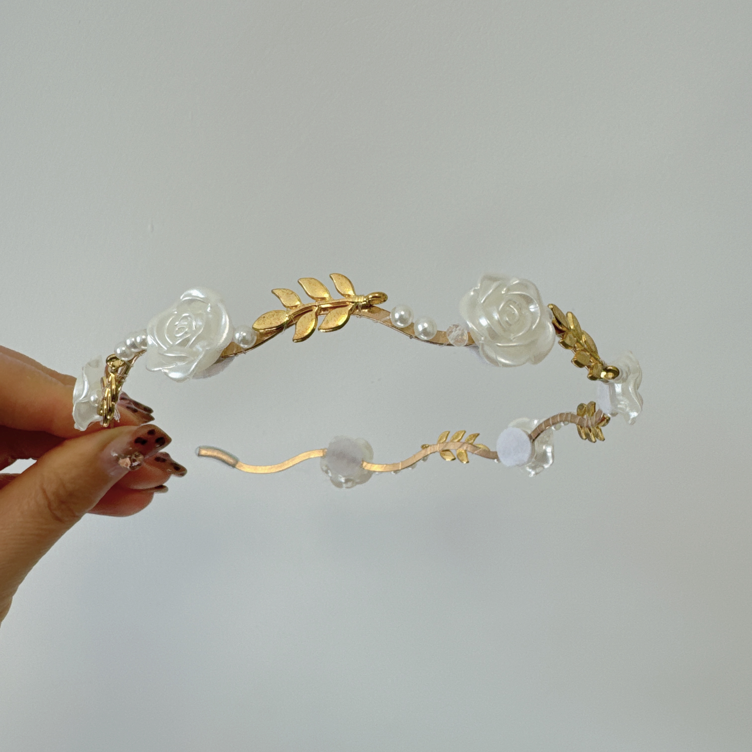 Simple and fashionable hair accessories are essential for ladies' daily use, including hair bands, hair clips and hair bands Specification drawing