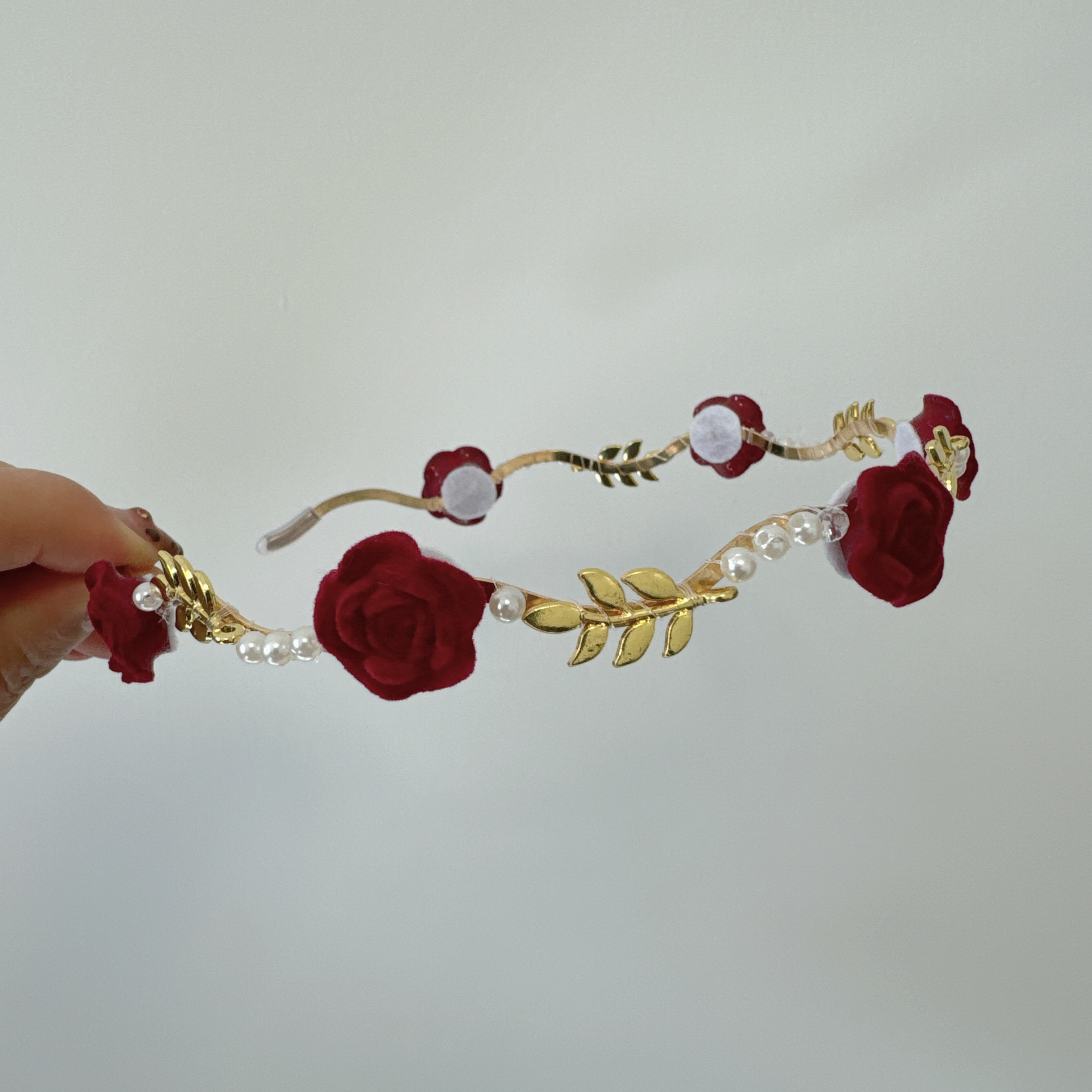 Simple and fashionable hair accessories are essential for ladies' daily use, including hair bands, hair clips and hair bands Application Scenario