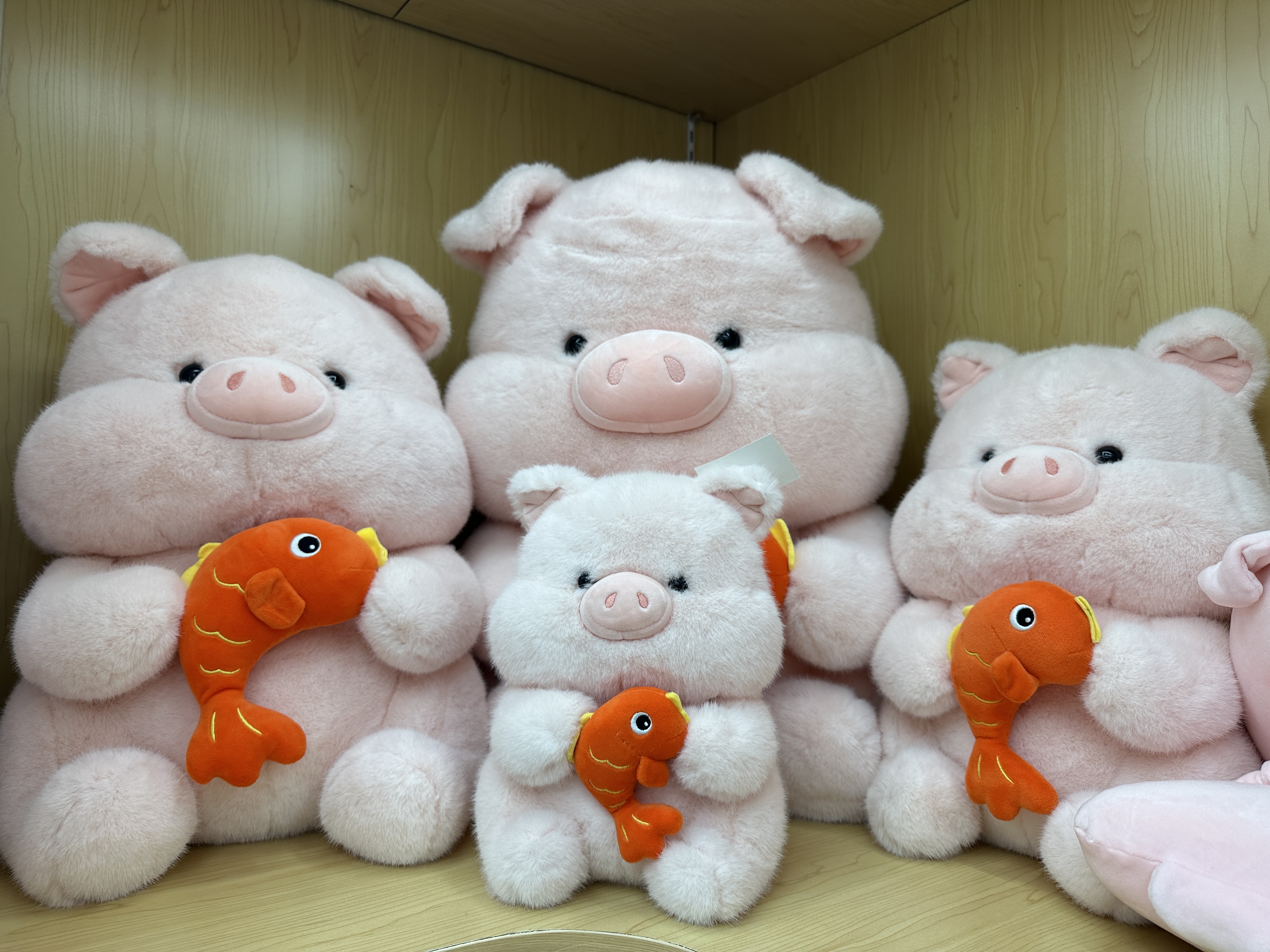 锦鲤小猪春节摆件毛绒玩具新年娃娃生日礼物