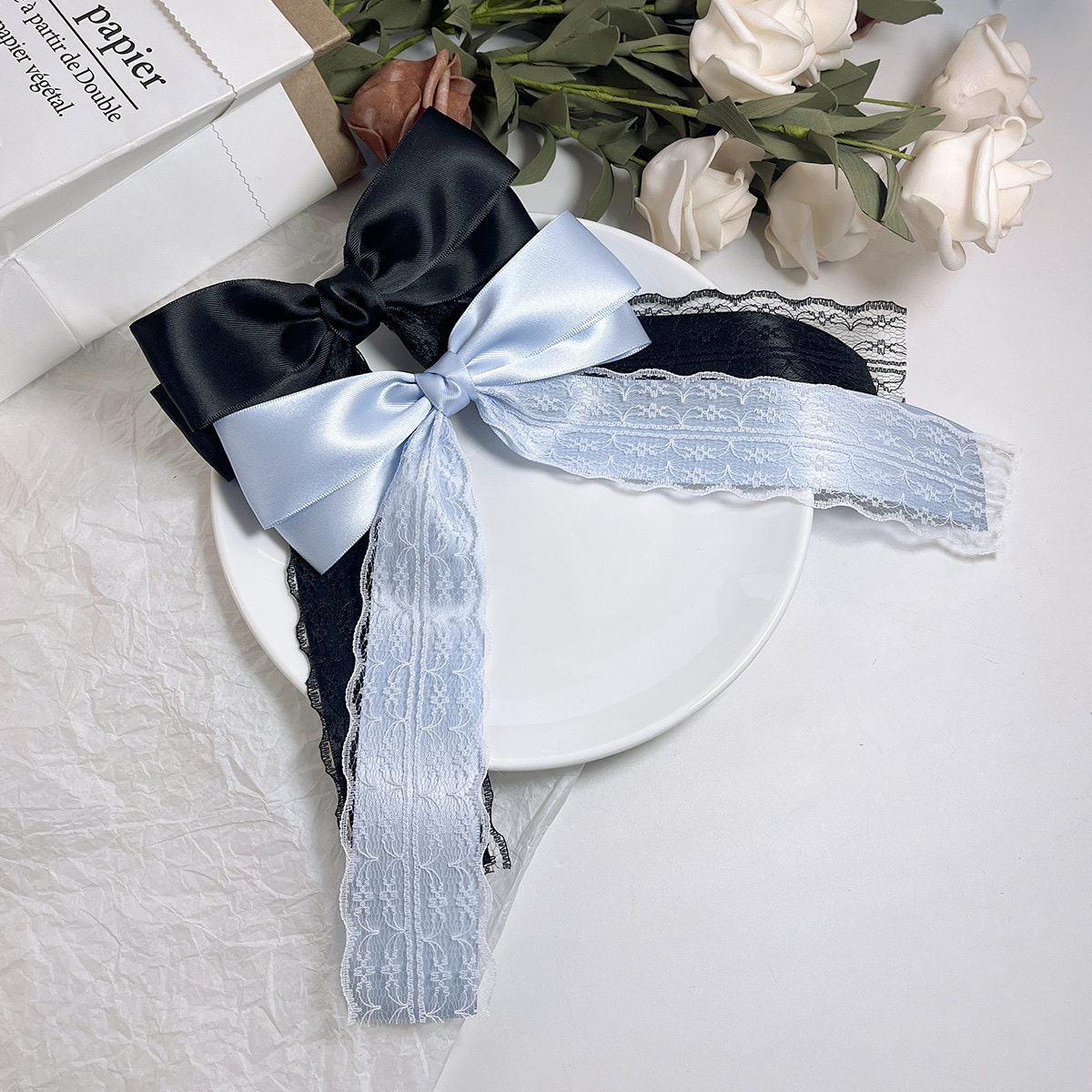 Korean-style lace-trimmed bow ribbon hair clip, a fashionable, elegant and high-end women's hair accessory with a spring clip at the back of the head