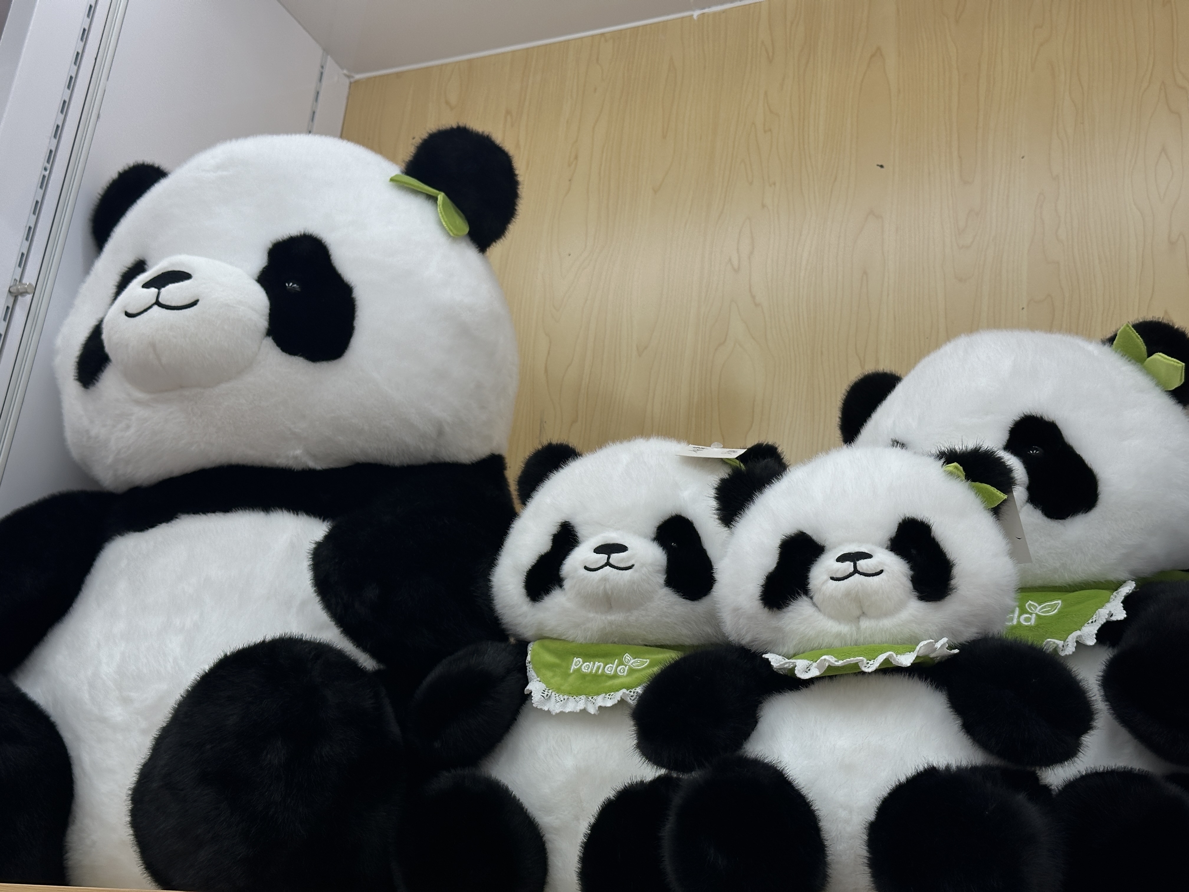 仿真黑白熊猫公仔竹子小熊猫安抚抱枕毛绒玩具围兜小熊图