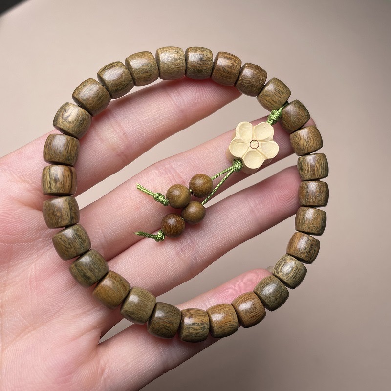Green sandalwood straight-cut bucket beads DIY plum blossom pendant small bracelets, ethnic-style Buddhist prayer beads jewelry small bracelets wholesale, cultural and recreational bracelets, cultural and recreational items details Picture