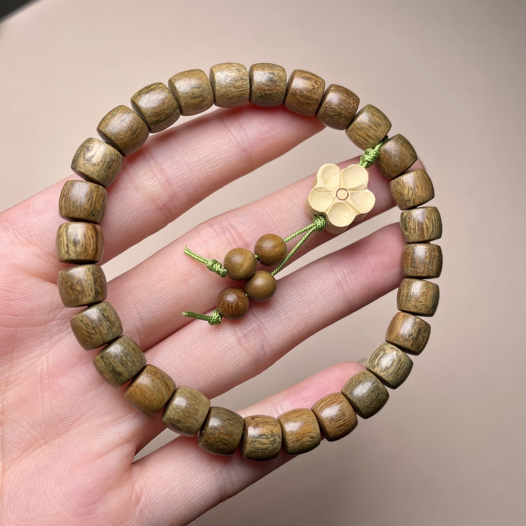 绿檀木直切桶珠DIY梅花吊坠小手串民族风佛珠饰品小手链批发文玩 手串文玩详情图3