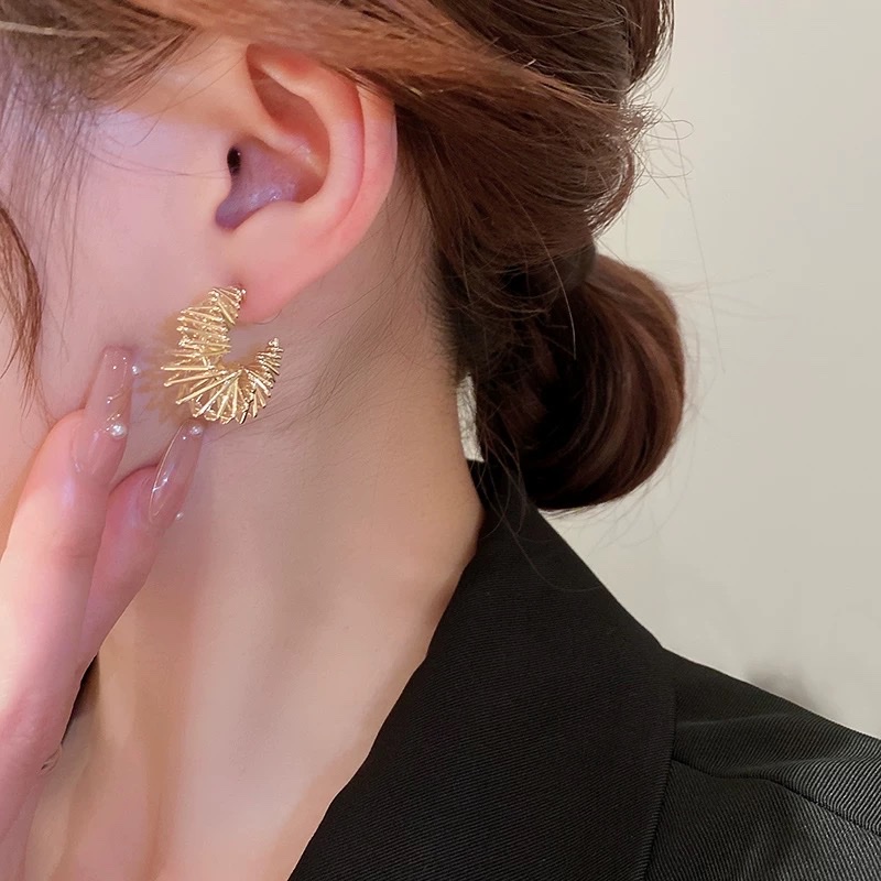 耳圈C形耳钉设计感小众高级感气质独特耳环2024年新款洋气耳饰女