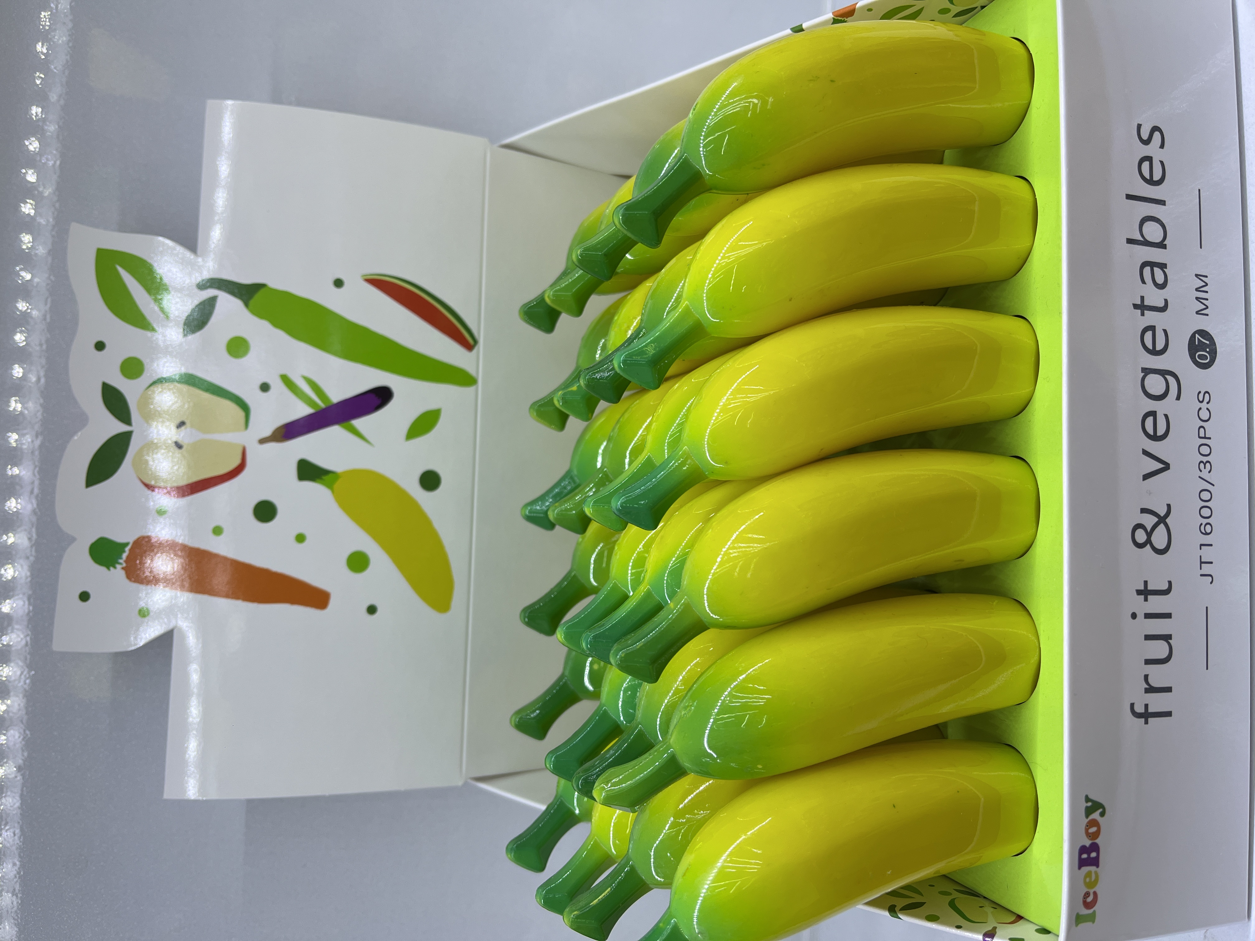 Creative cultural and creative display of banana simulation fridge magnets, food and play fridge magnets, banana simulation fruit model