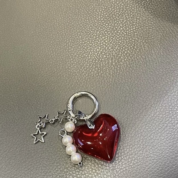 Red big heart pearl keychain with a high-end feel, car accessory keychain, keychain accessory, keychain for girls 2024, cute detail image 2