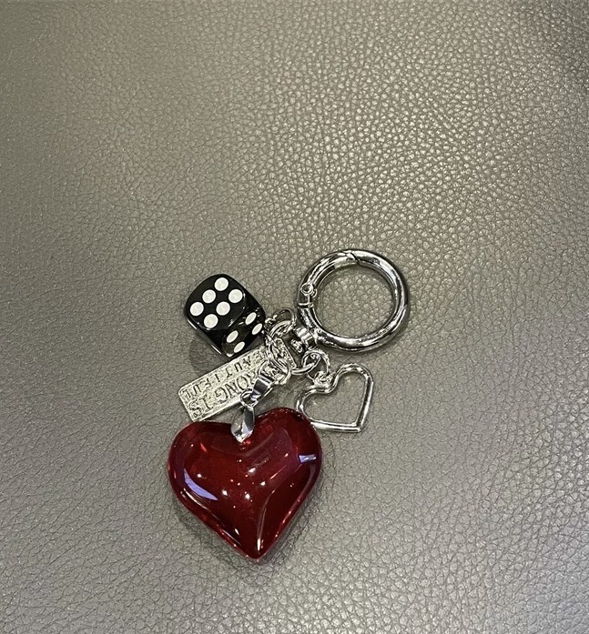Red big heart pearl keychain with a high-end feel, car accessory keychain, keychain accessory, keychain for girls 2024, cute detail image 6