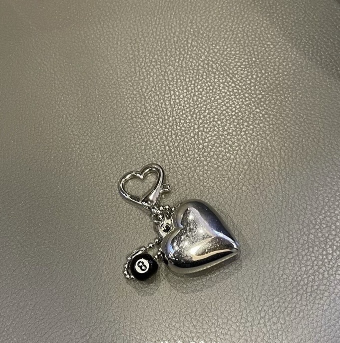 Red big heart pearl keychain with a high-end feel, car accessory keychain, keychain accessory, keychain for girls 2024, cute detail image 9