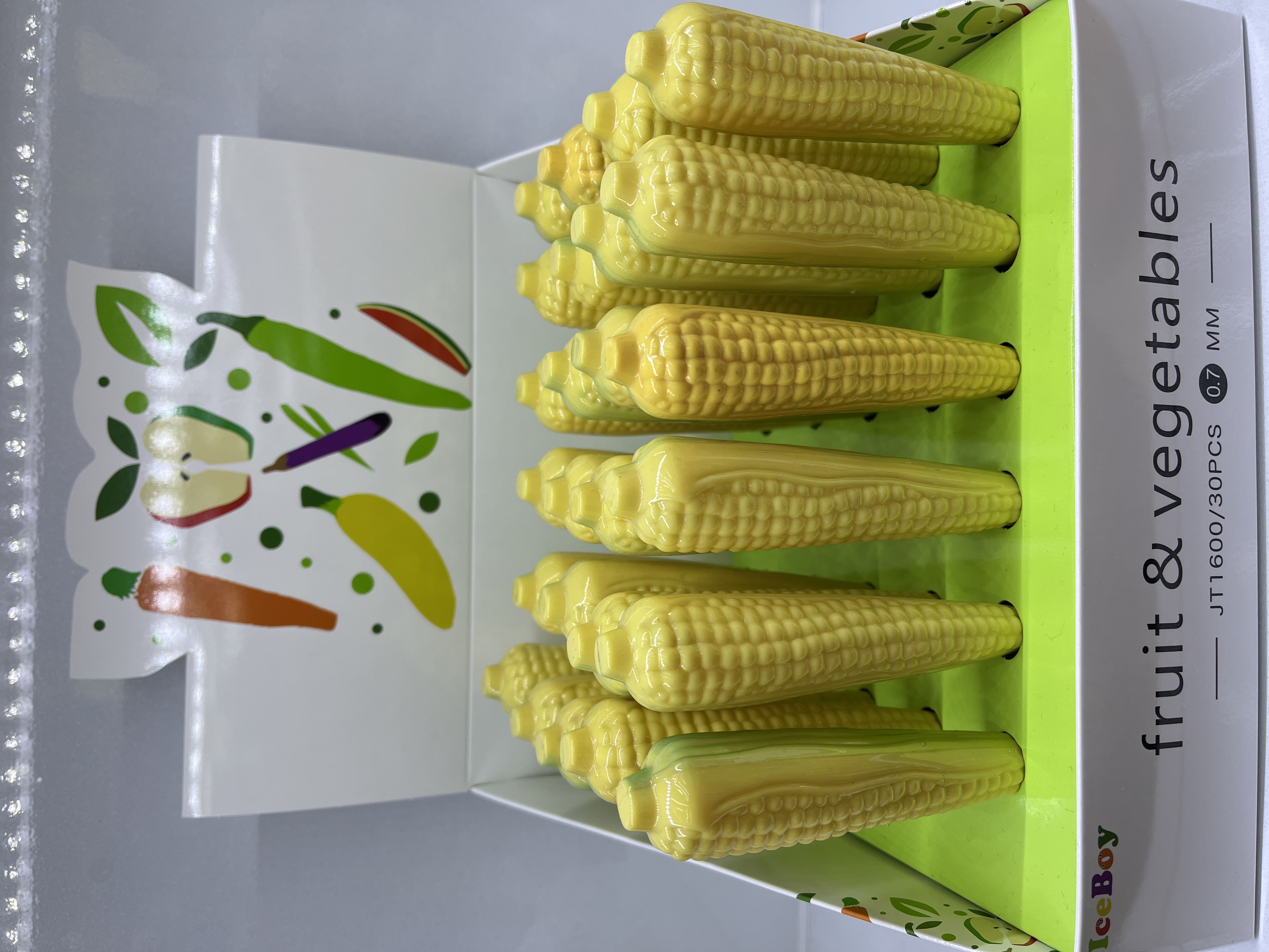 Creative cultural and creative display of banana simulation fridge magnets, food and play fridge magnets, banana simulation fruit model Specification image