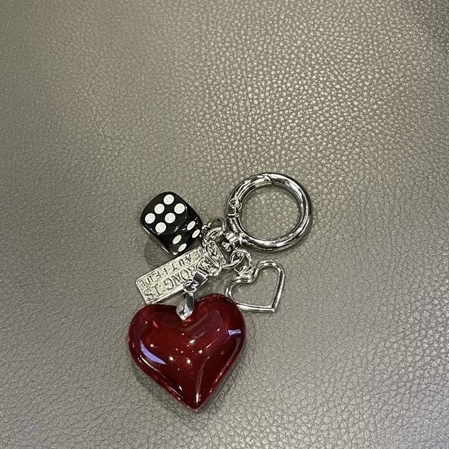 Red big heart pearl keychain with a high-end feel, car accessory keychain, keychain accessory, keychain for girls 2024, cute detail image 3