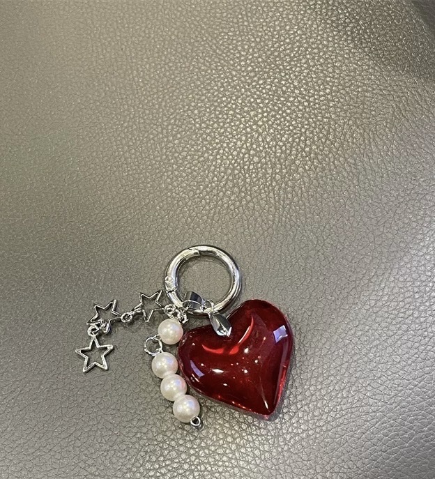 Red big heart pearl keychain with a high-end feel, car accessory keychain, keychain accessory, keychain for girls 2024, cute detail image 5