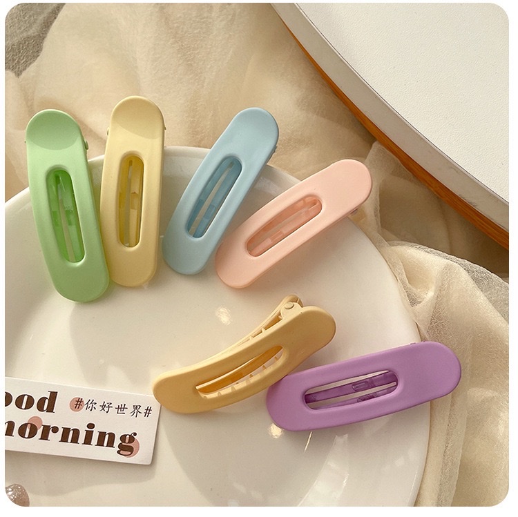 Early spring macaron-colored hollowed-out frosted crushed hair clips, simple bangs side clips, the same style as the popular back of the head duckbill-shaped clip headwear detail image 3