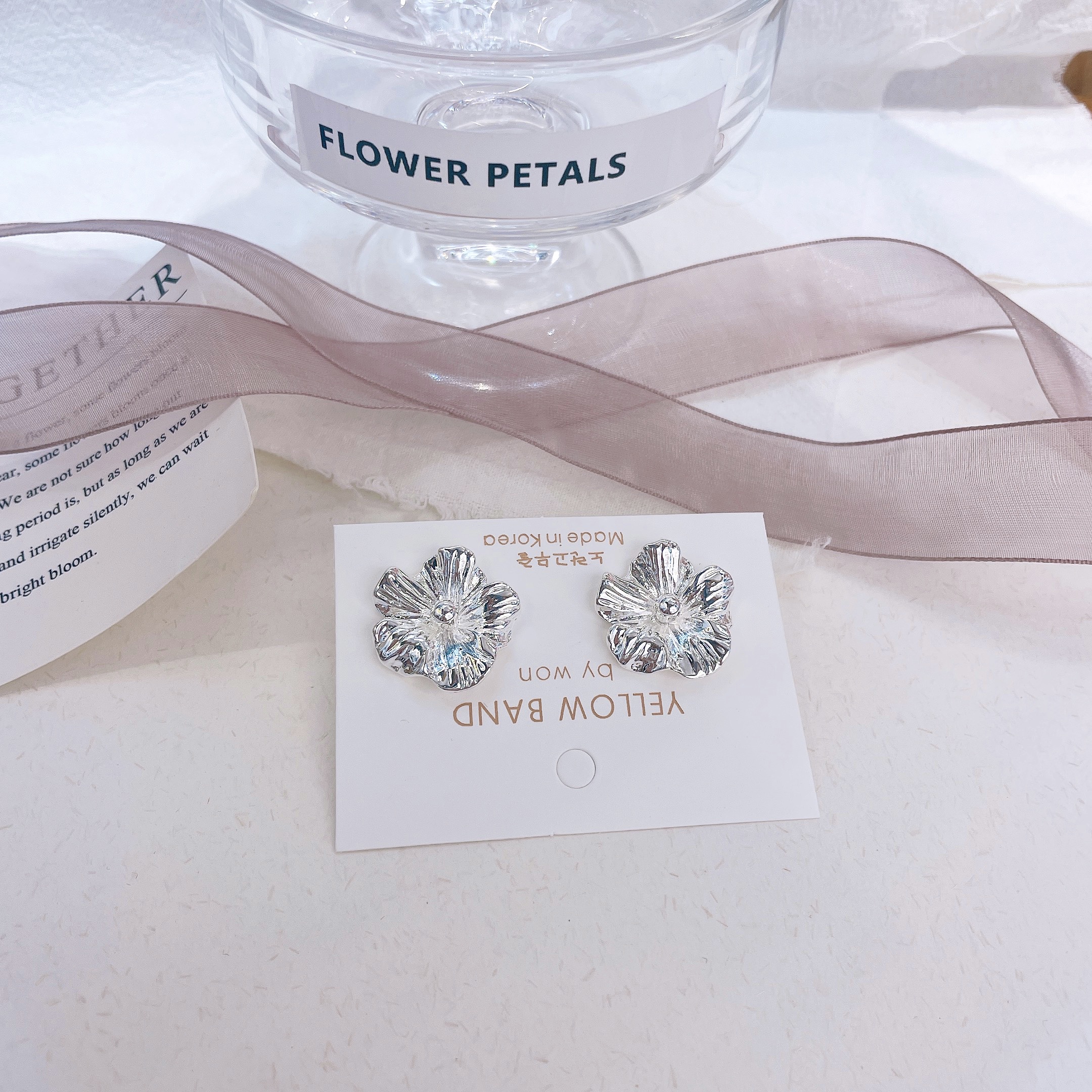 Fashionable accessories, metal earrings, unique design, beautiful stud earrings, elegant earrings, essential for enhancing your temperament details Picture