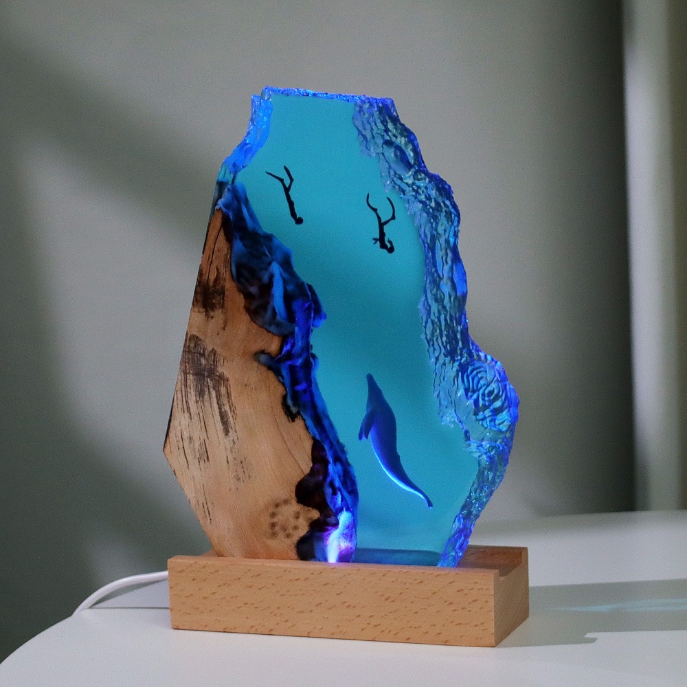 家居饰品海洋鲸鱼潜水员艺术摆件实木树脂夜灯礼物
