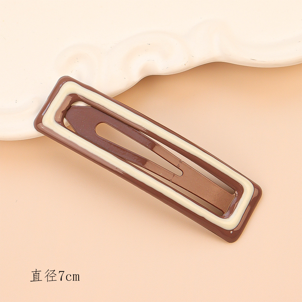 The new hairpin features a simple and creative style that won't damage the bangs on the forehead. The side clip has a duckbill clip and is a creative headpiece in the national trend series detail image 15