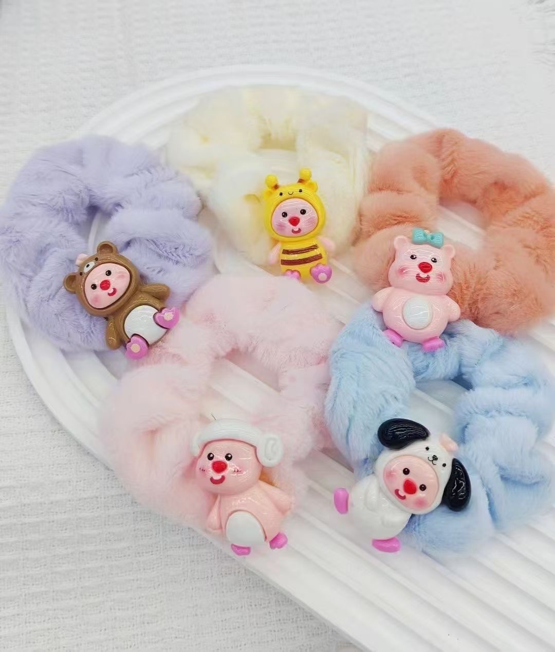 Fashionable ladies' hair accessories, large intestine rings, hair ties, high-end headwear, hair rings, simple and durable accessories, trendy accessories, headwear, hair rings, hair ties, large intestine rings detail image 4