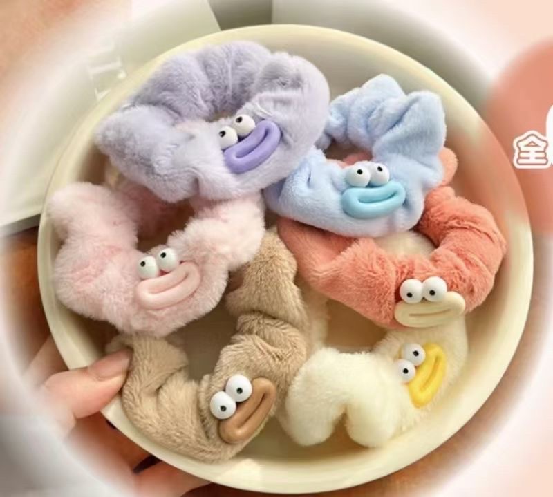 Fashionable ladies' hair accessories, large intestine rings, hair ties, high-end headwear, hair rings, simple and durable accessories, trendy accessories, headwear, hair rings, hair ties, large intestine rings detail image 2