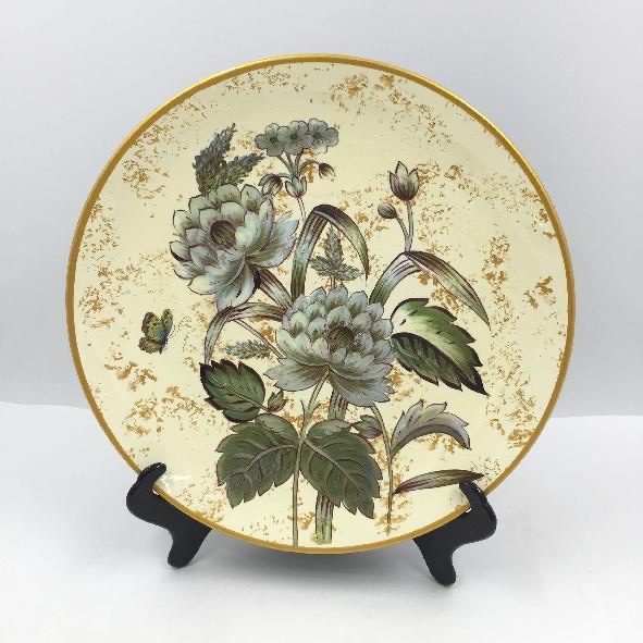 Decorative plate ornaments, European-style hanging plates, living room wine cabinet, TV cabinet decorative plates, large-sized ceramic plates, handicrafts, household multi-functional ceramic ornaments, decorative items Application Scenario
