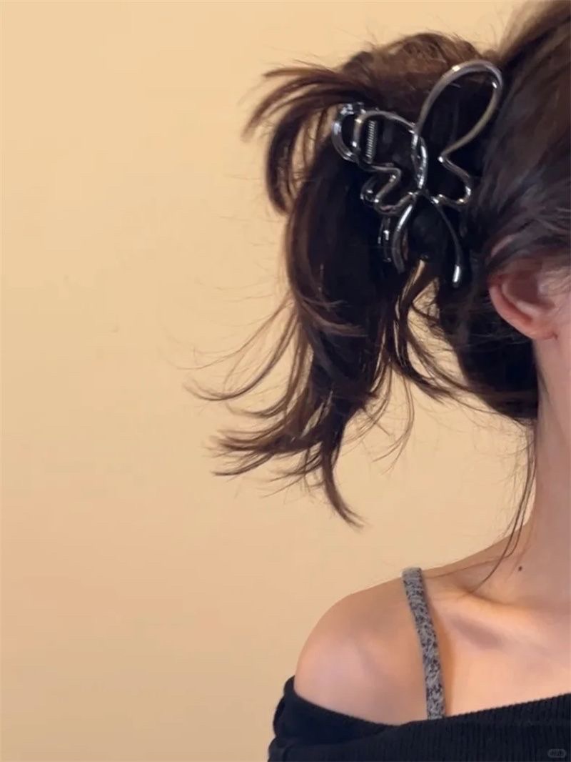 ins Cold style butterfly metal alloy hair clip for women spring and summer, high-end shark clip, large hair volume, back head grab clip detail image 3