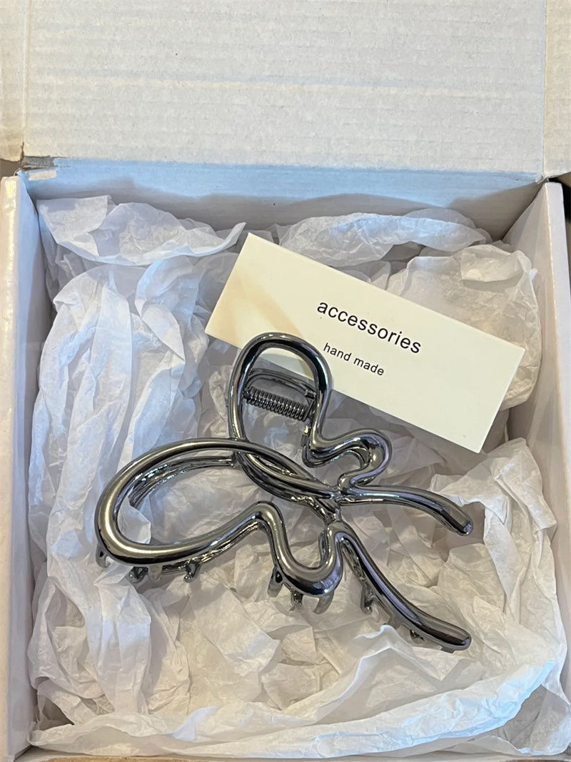 ins Cold style butterfly metal alloy hair clip for women spring and summer, high-end shark clip, large hair volume, back head grab clip detail image 4