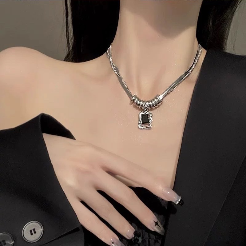 Black zircon ring stainless steel necklace for women, a light luxury, niche and high-end zircon new bestseller accessory, sweet and cool collarbone chain details Picture