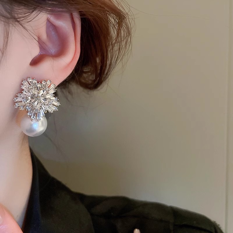Diseño de alto nivel sentido zirconitas de nieve clip de oído perla colgante superflash temperamento luz lujo atmósfera exquisita sin orejas agujero orejas ornamentos Item Picture