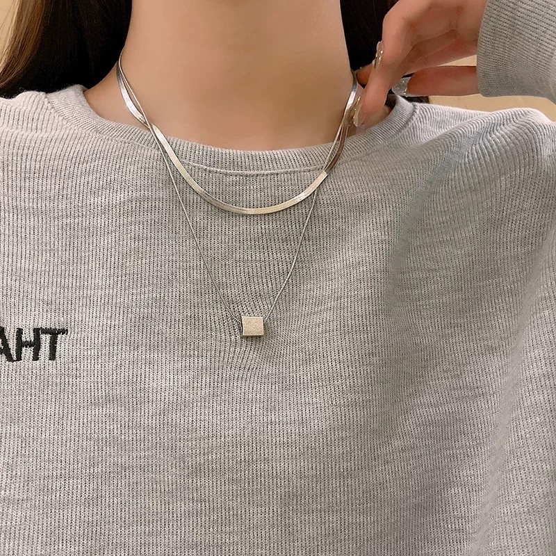 Layered double-layer geometric titanium steel necklace with a unique design sense for women, high-end and light luxury collarbone chain, and light luxury sweater chain Application Scenario