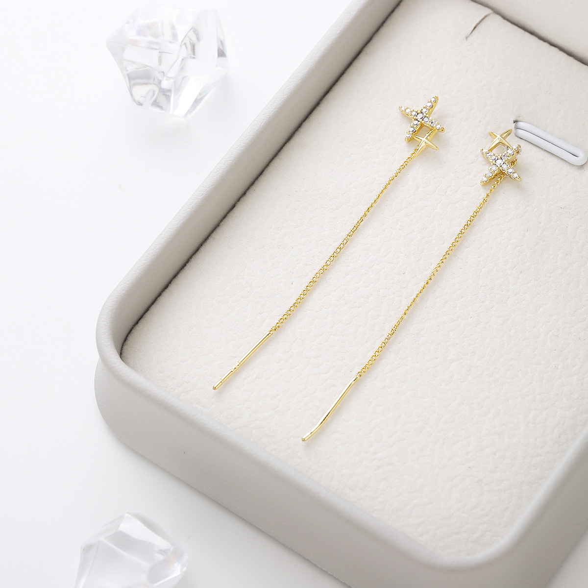 The octagonal tassel ear thread exudes a sense of high-end fashion. The ear studs are a light luxury accessory for women, versatile and trendy. It is a simple yet exquisite accessory Item Picture