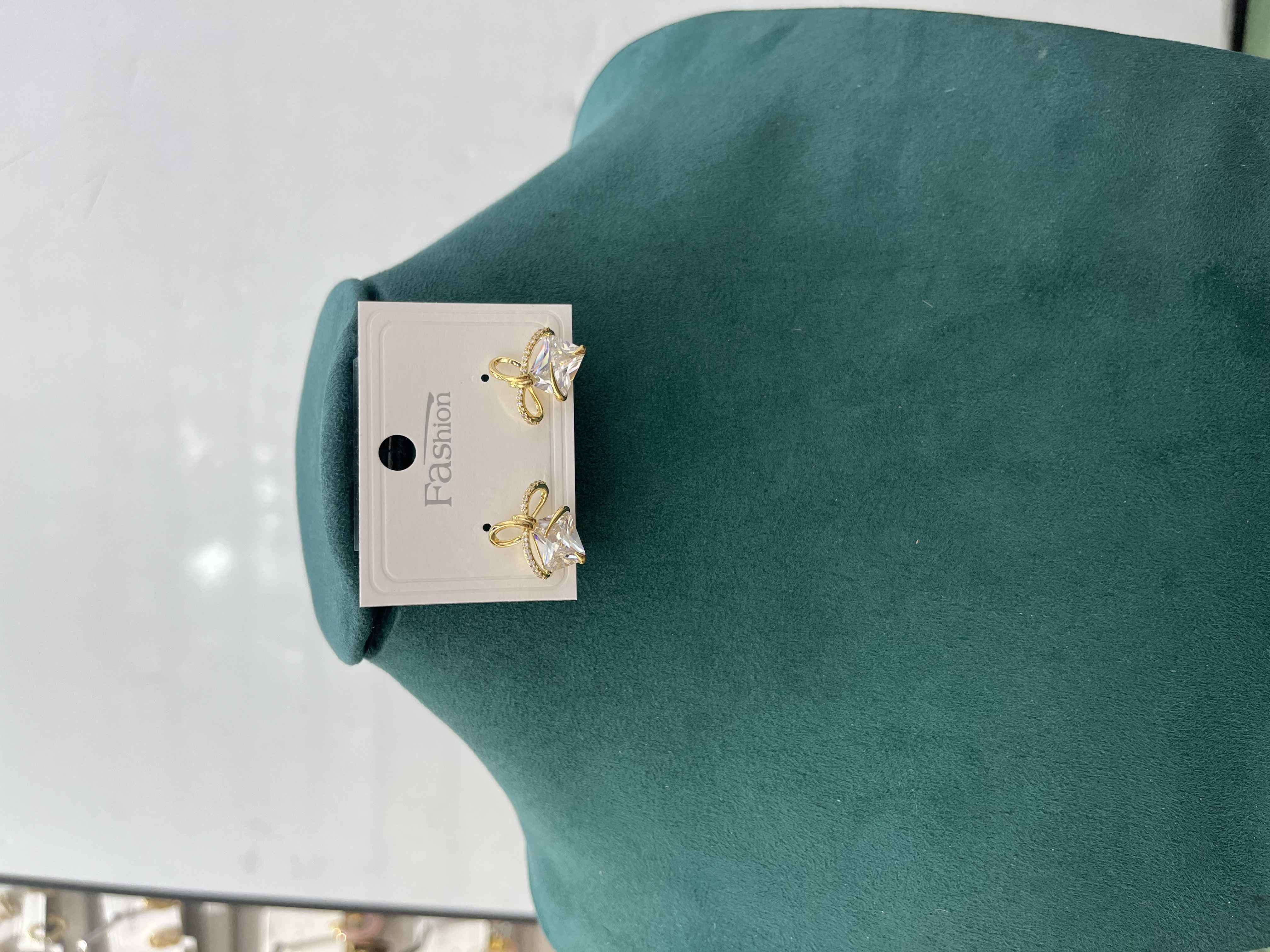 耳饰饰品 玻璃耳环 独特耳夹 时尚潮流 美丽耳饰 精致耳环 高质量耳夹