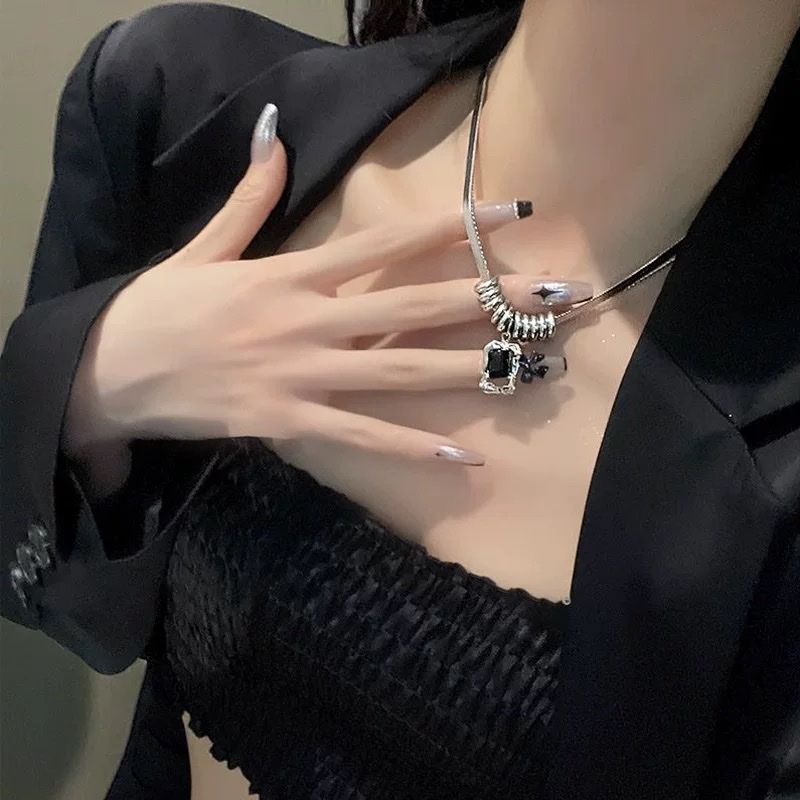 Black zircon ring stainless steel necklace for women, a light luxury, niche and high-end zircon new bestseller accessory, sweet and cool collarbone chain detail image 3