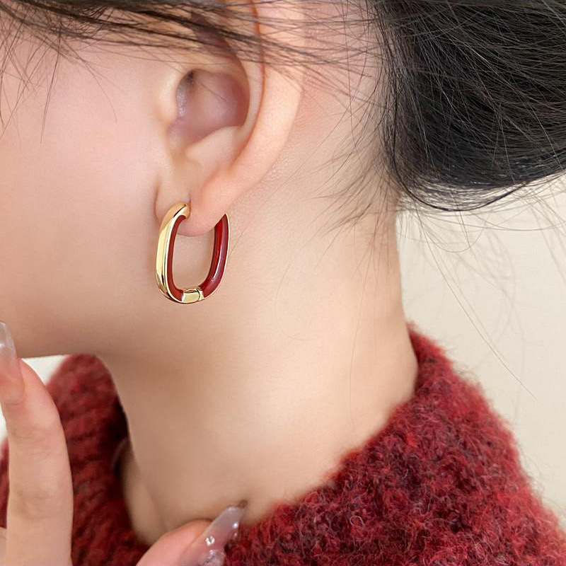 Classic Angolan red ear buckles, geometric ellipses, versatile, unique and elegant earrings, simple earrings and accessories for the Spring Festival in autumn and winter Application Scenario