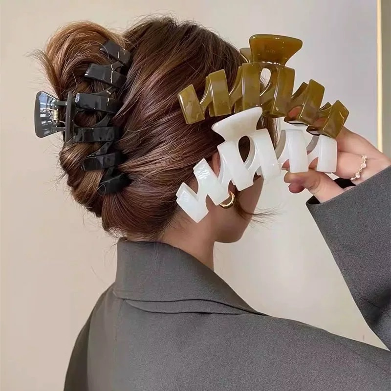 Extra-large 2024 Korean jelly, firm texture, versatile, abundant hair volume, grab, women's back head plate hair clip, shark clip
