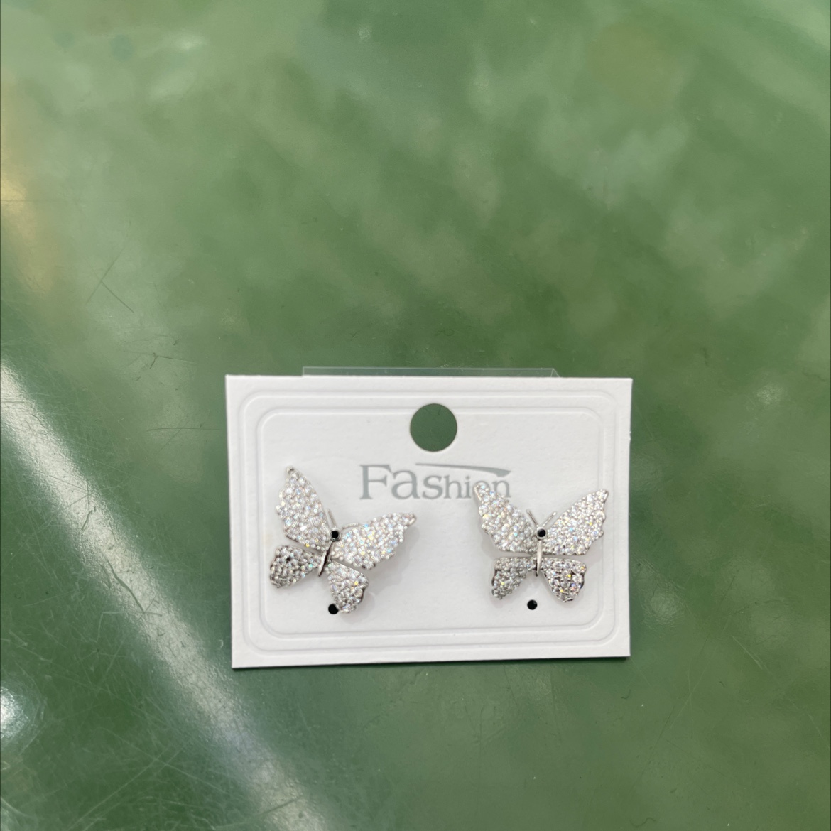 时尚饰品 玻璃耳环 独特耳饰 精致耳夹 个性耳环装饰 闪耀耳边美丽耳环