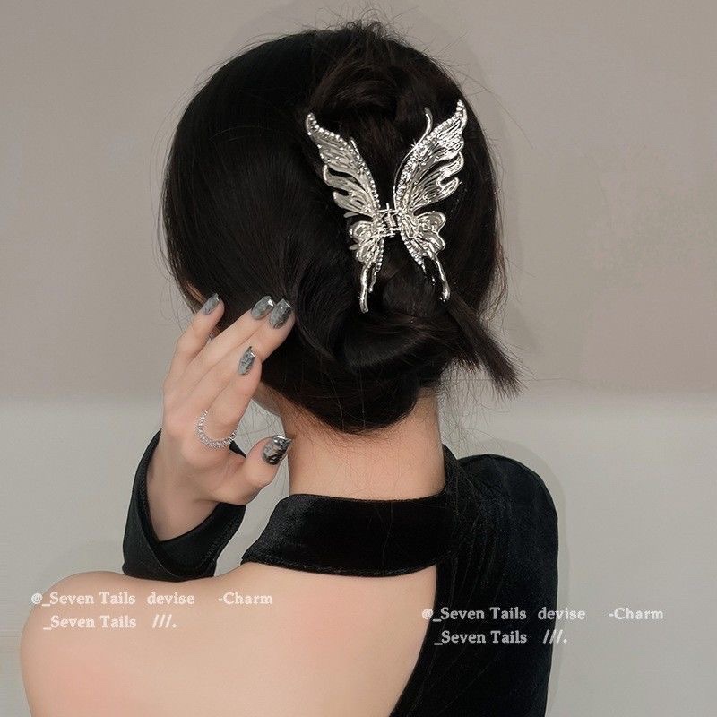 A new liquid metal high-end hair accessory with a grand butterfly grip, featuring a female shark with a water hose at the back of the head Specification image