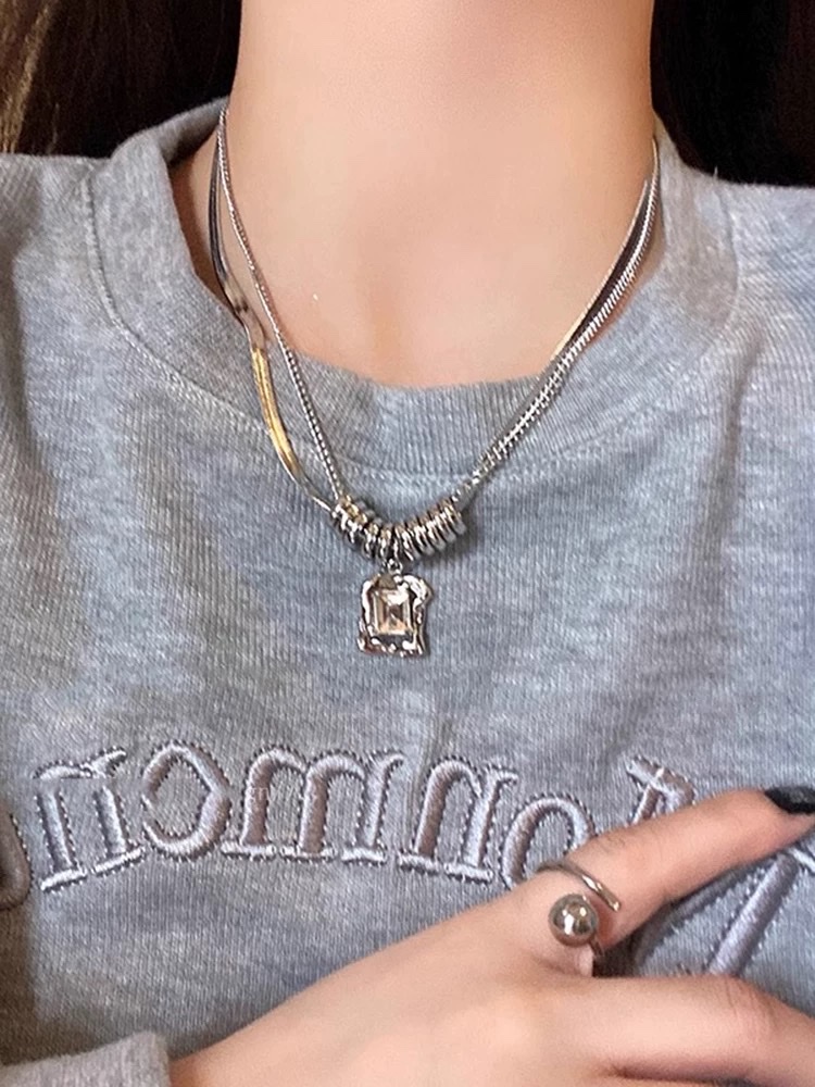 Black zircon ring stainless steel necklace for women, a light luxury, niche and high-end zircon new bestseller accessory, sweet and cool collarbone chain Item Picture