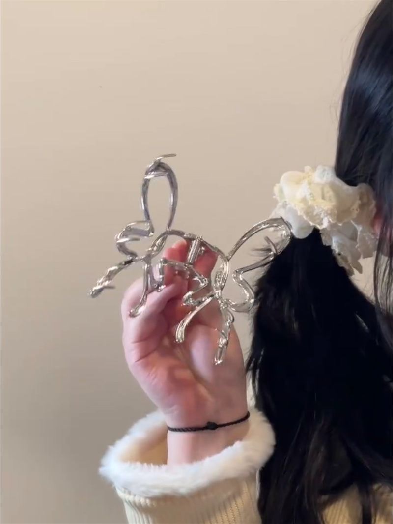 ins Cold style butterfly metal alloy hair clip for women spring and summer, high-end shark clip, large hair volume, back head grab clip Item Picture
