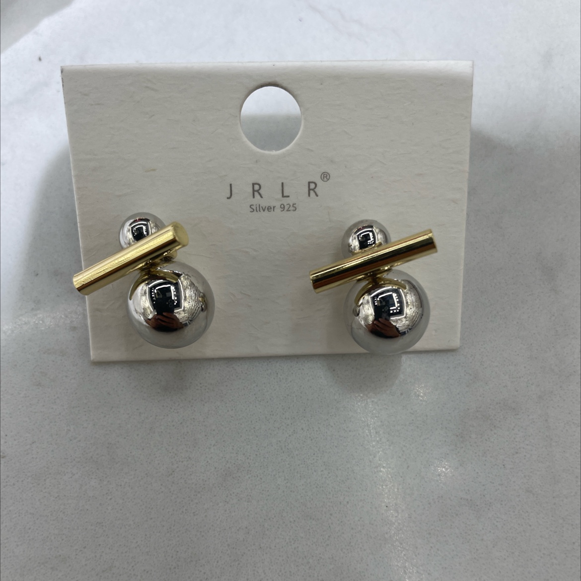 The Korean-style earrings feature a unique two-color design with geometric patterns. The earrings are fashionable and trendy. The ear clips are exquisite, durable and do not fade easily. High-quality materials are used to create personalized style accessories Specification image