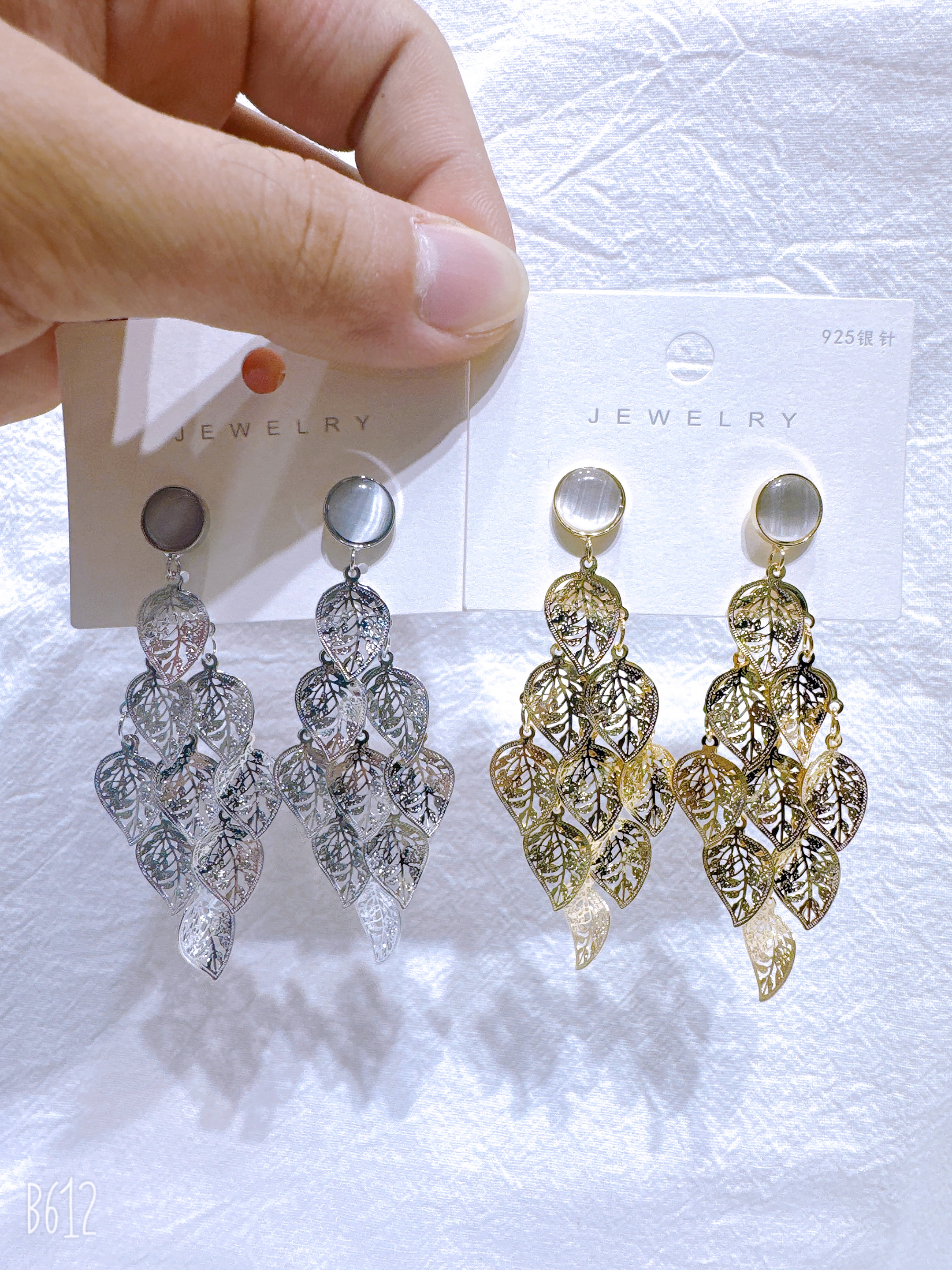 Oly 耳饰 树叶长款耳环 饰品店推荐 优雅耳饰 独特耳夹 白底实物图