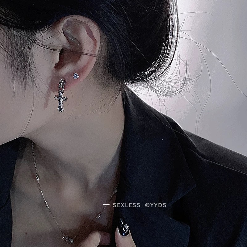 National trend high-end eye-catching earrings, light luxury high-end pure silver stud earrings, women's pure silver earrings, bestsellers, Internet celebrities in 2025, niche college students, young detail image 8