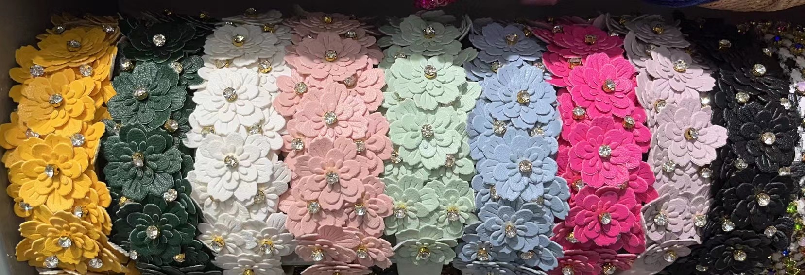 Korean style fresh and delicate floral headwear, glass diamond retro headband, trendy hair band, heavy workwear headwear details Picture