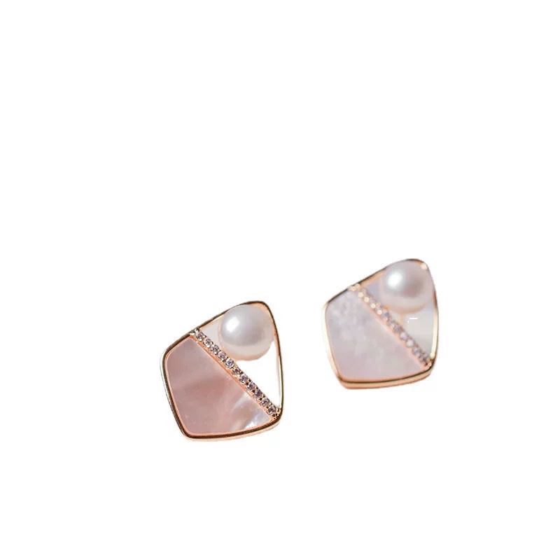 The Yabidai French light luxury natural freshwater pearl stud 8273 has a small Chanel design sense. The s925 silver needle rhombus stud exudes a sweet and elegant charm detail image 5