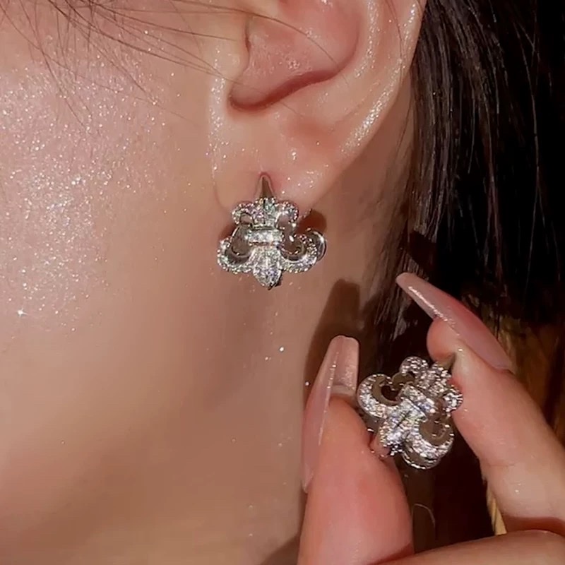 National trend fashion accessories, exquisite earrings, stainless steel earrings, women's elegant and durable earrings, colorful glass stainless steel earrings, neutral girls' accessories, earrings Application Scenario