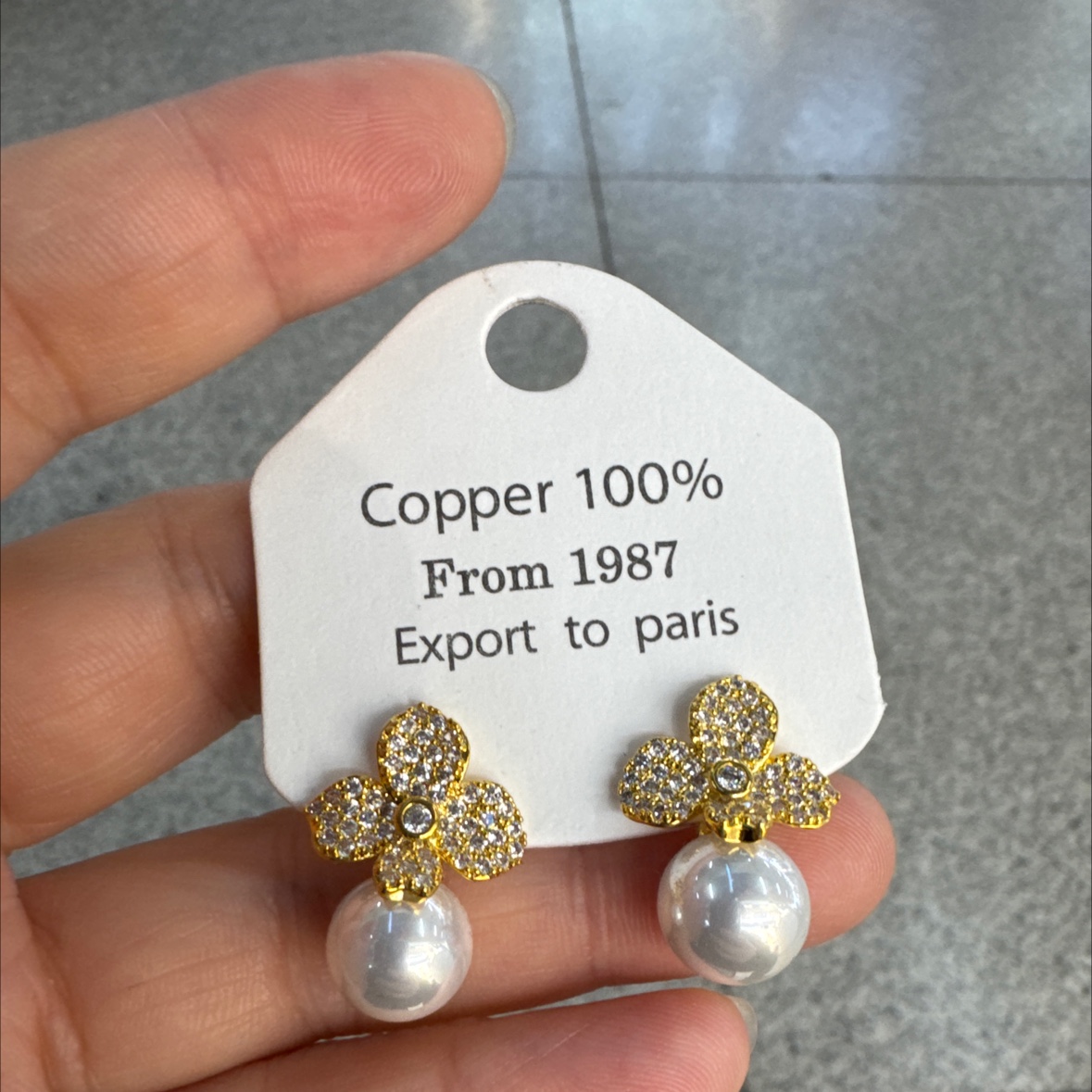 精致珍珠耳环 锆石耳针 饰品女士耳饰 独特设计耐久耐磨 高级感满满产品图