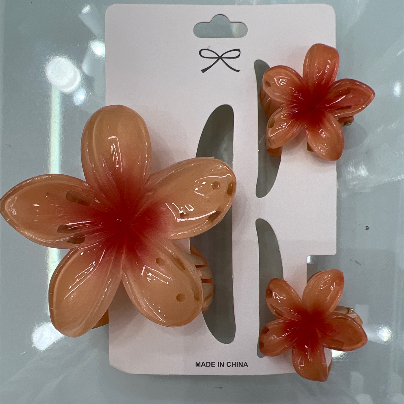 新款喷漆鸡蛋花爪夹套装多色鸡蛋花可混款混色新品抓夹磨砂橡皮漆爪夹饰品饰品外贸原单出口品质鸡蛋花爪夹双色渐变鸡蛋花抓夹爪子白底实物图