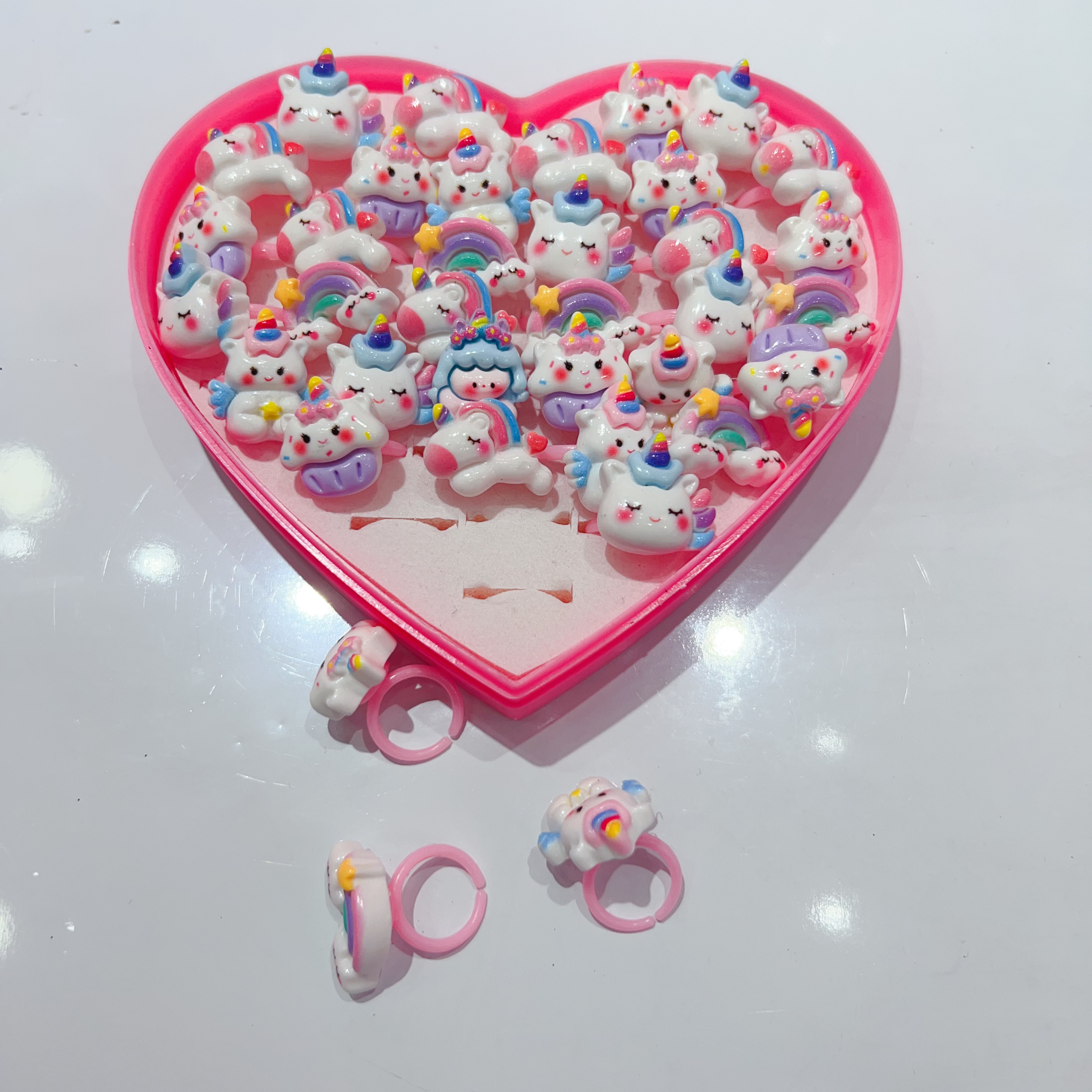 Sweet girl accessories gift box set ring, cute cartoon open ring for children and babies, girls' accessories jewelry, children's ring, girls' princess Elsa, girls' cartoon plastic gemstones, diamonds, crystals, toys, small rings, child rings Application Scenario