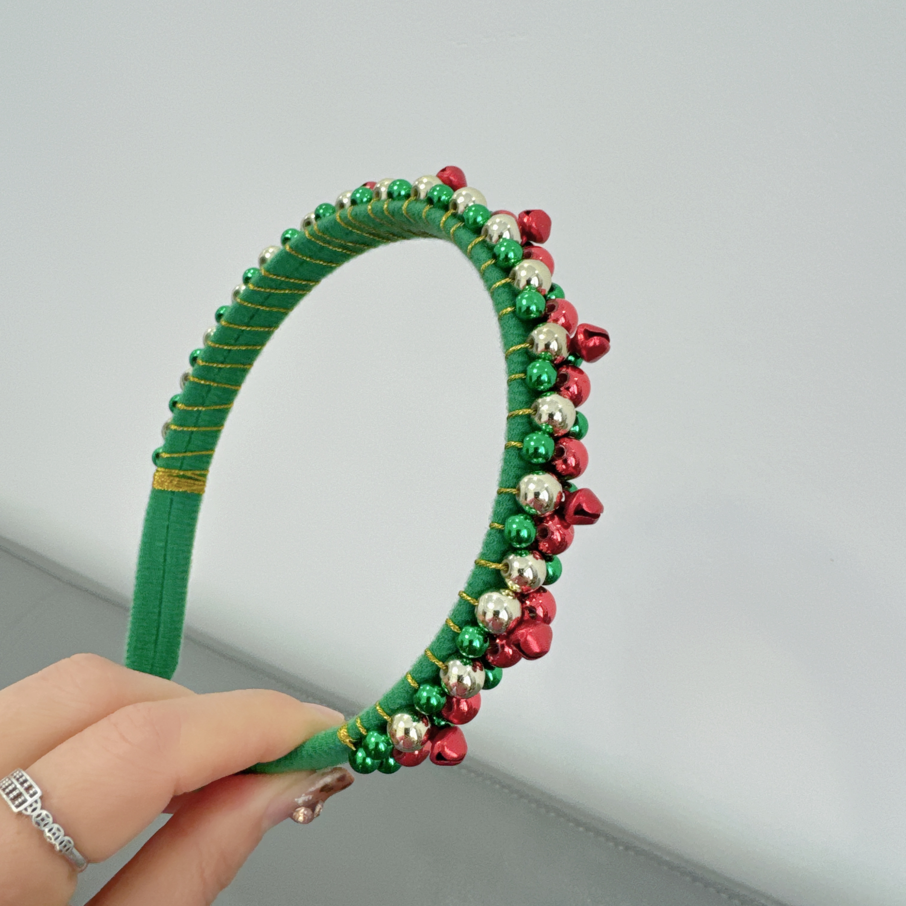 New Red And Green Christmas Hairband For Women, Simple Fine-Fringed Velvet, Christmas Bell, Beaded And Wrapped Holiday Hair Accessory, New Red And Green Christmas Hairband For Women, Simple Fine-Fringed Velvet, Christmas Bell, Beaded And Wrapped Holiday Hair Accessory, Headband details Picture